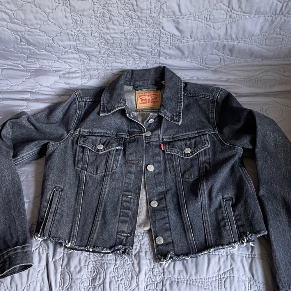 Crop black denim Levi’s jacket
